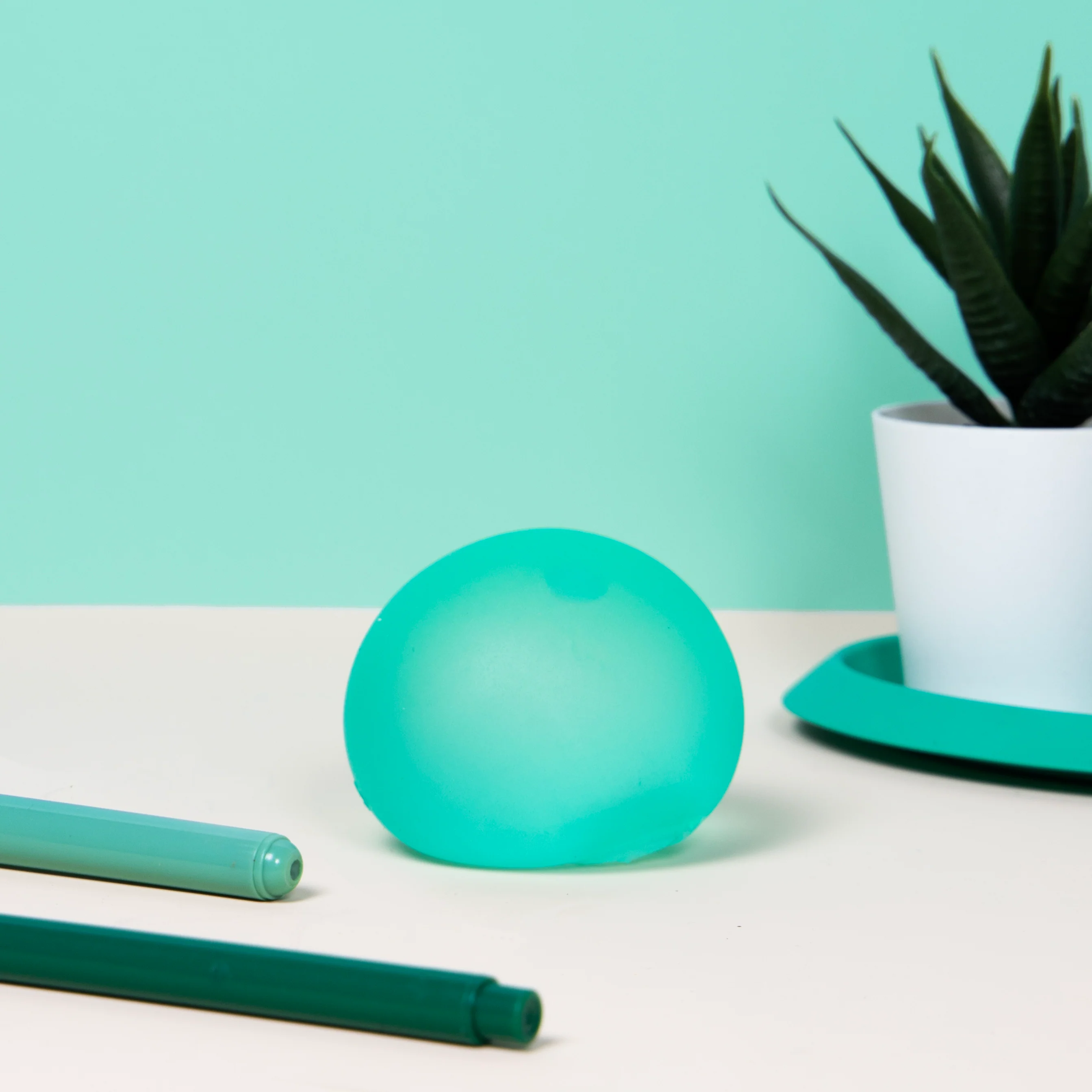 Gump Original 48 Units with Display - The Memory Gel Stress Ball - 6cm - 8 of each colour - Image 16